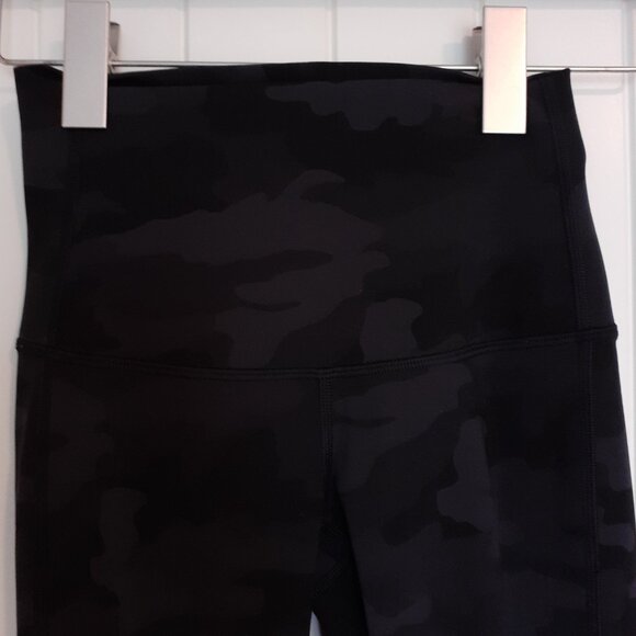 Lululemon Wunder Under Crop High-Rise Scallop Full-On Luxtreme 23" Camo Size 2 - Picture 6 of 13